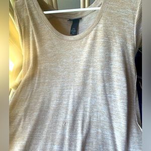 Lane Bryant Cream Short-sleeved top with ribbing and a side slit. Size 22/24